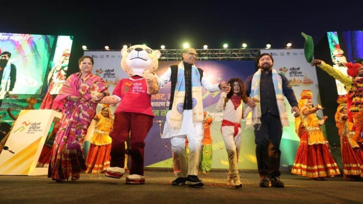  मंच पर झूमे सीएम शिवराज मंच पर -Khelo India Youth Games का शुभंकर, थीम सांग व मशाल लांच 