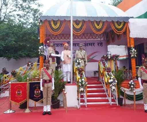 78 वा स्वतंत्र दिवस पर मुख्यमंत्री  श्री साय ने तिरंगा फहराया, कहा विकसित छत्तीसगढ़ का संकल्प लेकर आगे बढ़ रही सरकार.... पढ़े पूरी ख़बर