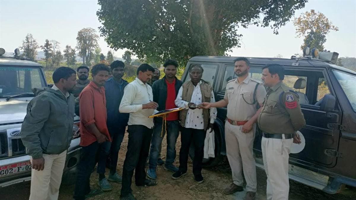 हाथी ने सूड़ से दबाकर मार मोके पर बुजुर्ग की