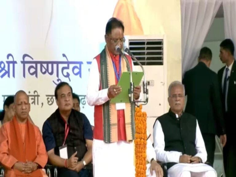 Raipur Breaking : मुख्यमंत्री विष्णुदेव साय ने ली छत्तीसगढ़ के मुख्यमंत्री की शपथ, देखे पूरी Video