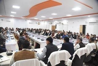 कलेक्टर श्री विलास भोसकर की अध्यक्षता में आदिवासी विकास विभाग की बैठक संपन्न