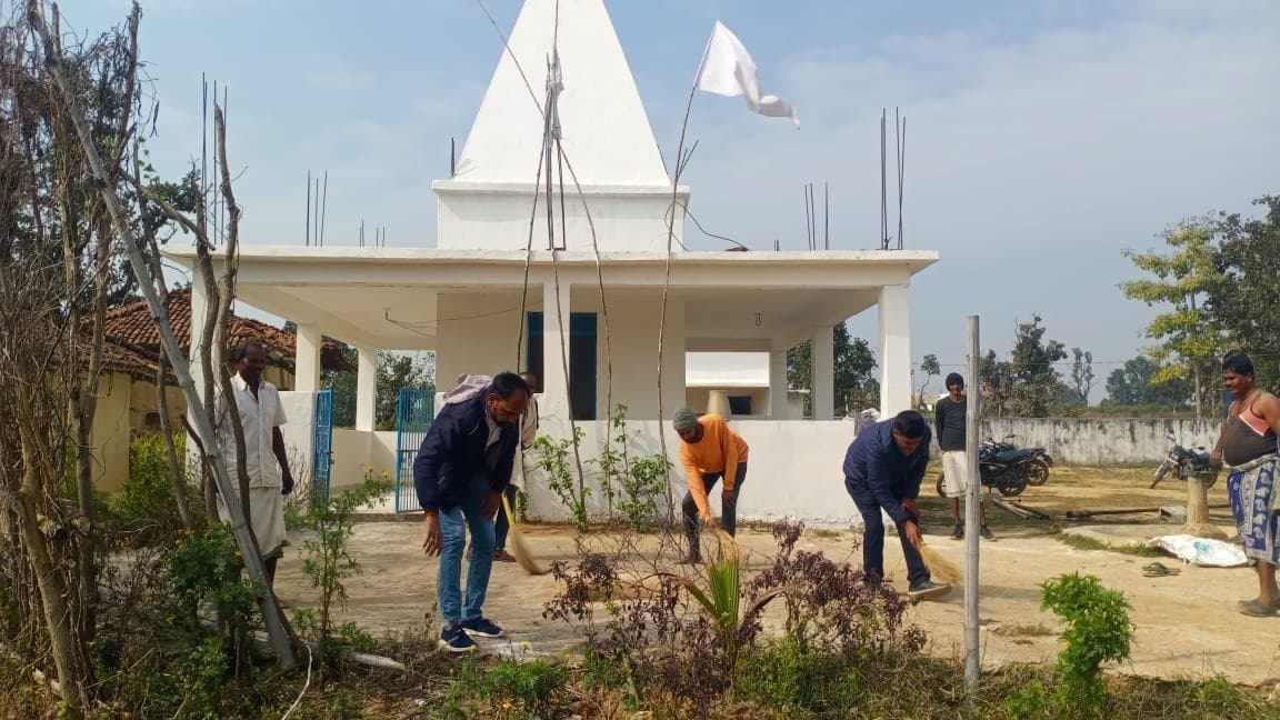 श्री रामलला प्राण प्रतिष्ठा रामोत्सव के उपलक्ष्य में जिले के शासकीय संस्थाओं एवं प्रतिष्ठित मंदिरों में किया जा रहा साफ-सफाई  22 जनवरी को जिला स्तरीय एवं ग्राम पंचायतों में भव्य एवं वृहद रूप से मानस गान का होगा आयोजनl