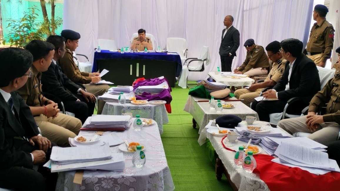 पुलिस महानिरीक्षक सुरगुजा ने की रेंज स्तरीय दोष मुक्ति प्रकरणों की समीक्षा  सरगुजा रेंज के सभी जिलों के लगभग 325 प्रकरणों की समीक्षा कर प्रकरणों का किया गया निकाल  रेंज के सभी जिलों के पुलिस अधीक्षक एवं रेंज के सभी जिलों के लोक अभियोजन अधिकारी रहे उप...