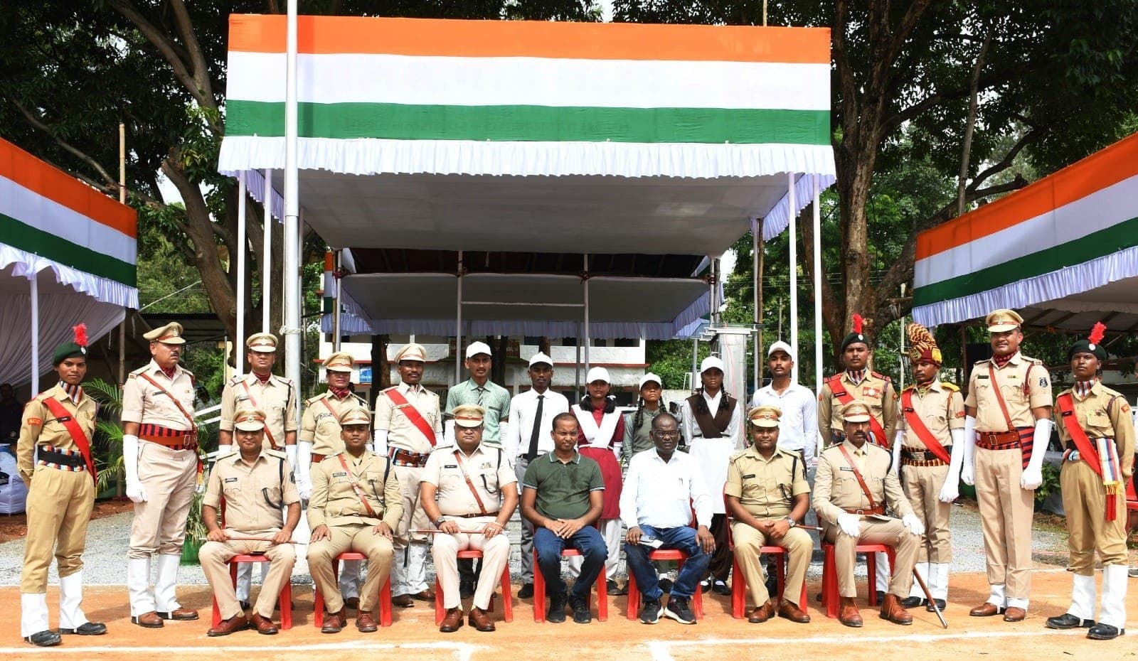स्वतंत्रता दिवस समारोह के लिए किया गया फाईनल रिहर्सल कलेक्टर एवं पुलिस अधीक्षक ने लिया तैयारियों का जायजा
