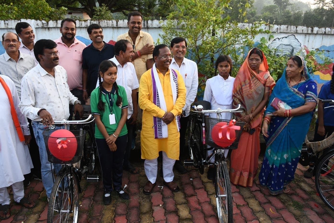 सरस्वती साइकिल वितरण कार्यक्रम में मंत्री श्री नेताम हुए शामिल योजना से 85 छात्राएं हुई लाभान्वित
