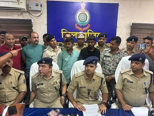 चौकी बलंगी क्षेत्र के ग्राम तोरफा में नाबालिक बालक की हत्या करने बाले आरोपियों को किया गया गिरफ्तार फिरौती में रकम का लालच बना हत्या का कारण, नाबालिक बालक का गला दबाकर दिया घटना को अंजाम