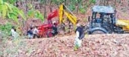 प्रधानमंत्री सड़क योजना के तहत हो  रहे रोड की कार्य चल रही है कछुआ की चाल