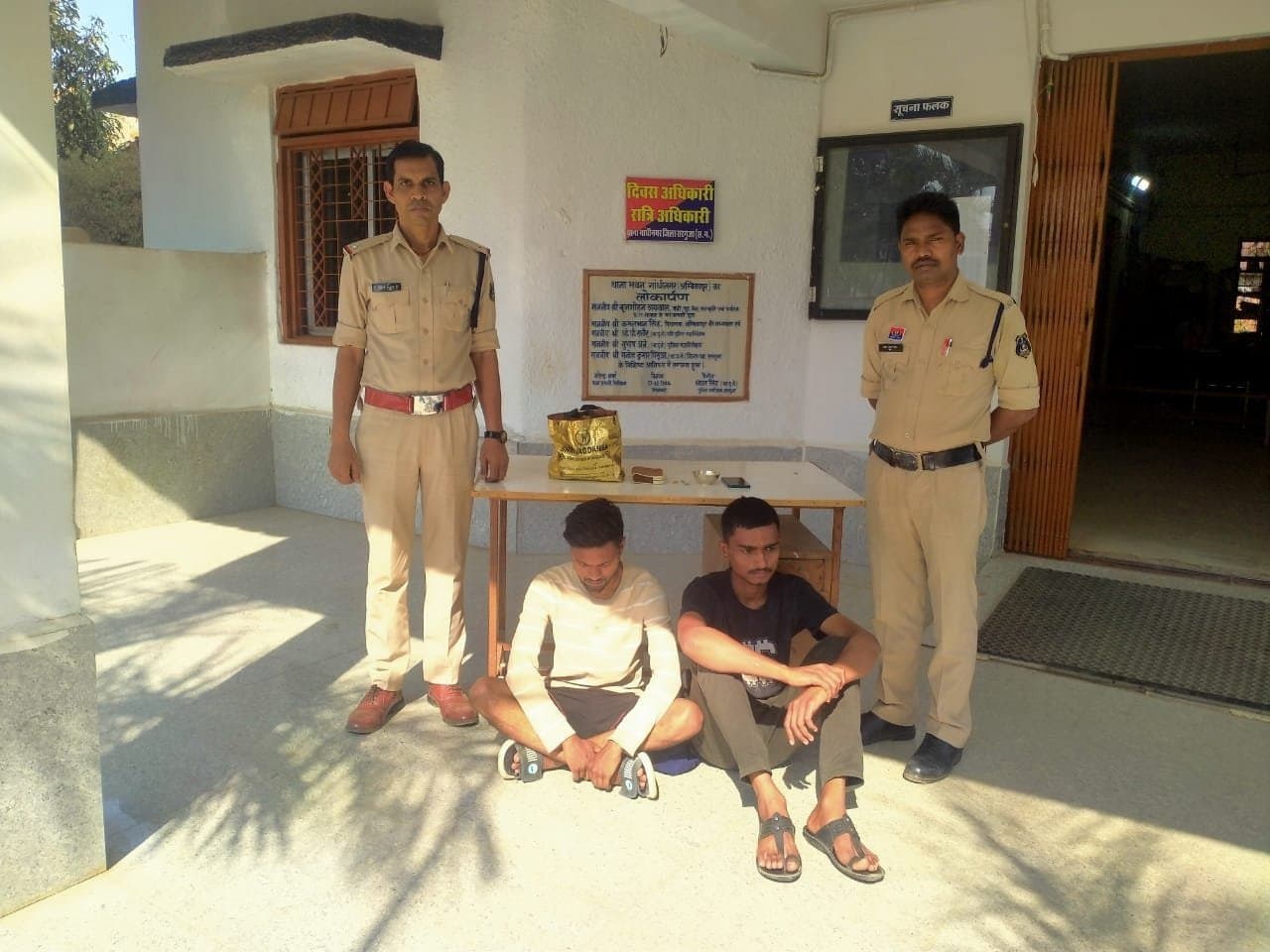 Crime News: अन्नप्राशन समारोह के दौरान घर में चोरी, गांधीनगर पुलिस ने दो आरोपियों को किया गिरफ्तार