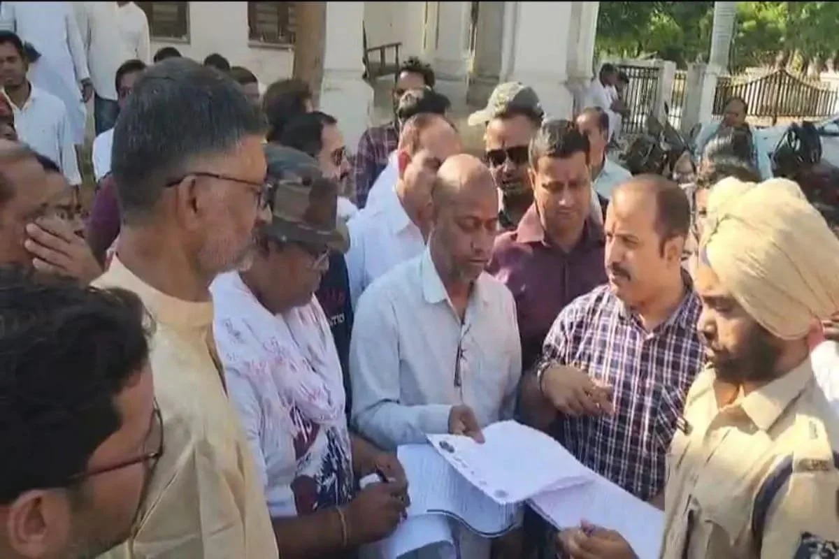 Transporter beaten case: Video: थार सवार ट्रांसपोर्टर की बेरहमी से पिटाई और गर्दन उतारने की धमकी को लेकर हिंदू संगठनों में आक्रोश, ASP से मिले
