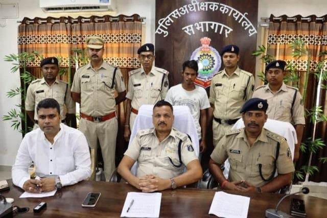 CG Crime : कार सवार अंतर्राज्यीय तस्कर गिरफ्तार, 200 किलो गांजा बरामद…देखे पूरी खबर