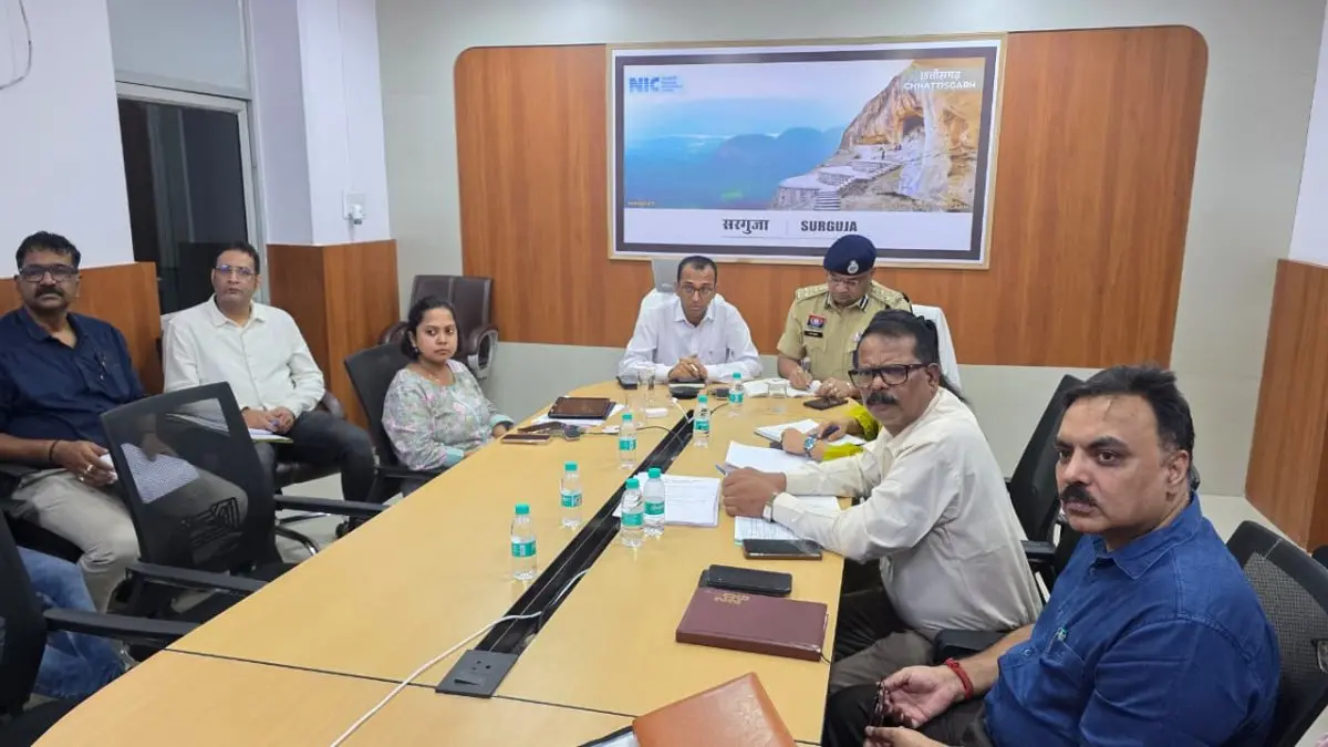 Ambikapur : कैबिनेट मंत्री एवं जिले के प्रभारी मंत्री श्री ओपी चौधरी ने वर्चुअल माध्यम से ली बैठक, अभियान के सफल एवं प्रभावी क्रियान्वयन हेतु दिए आवश्यक निर्देश कलेक्टर ने सरगुजा जिले में तैयारियों के सम्बंध में अवगत कराया