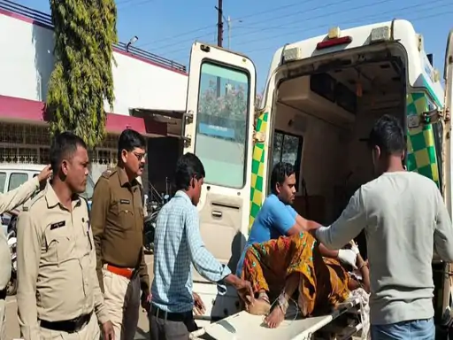 भीषण सड़क हादसा, 4 लोगों की मौत:पति-पत्नी, महिला और बच्चे को पिकअप ने मारी टक्कर