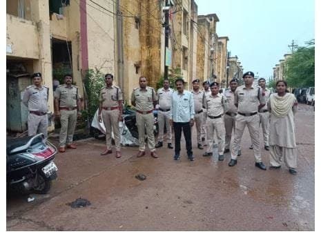 Raipur Breaking : राजधानी में पुलिस का सरप्राइज चेकिंग, आउटर कॉलोनियों में मारा छापा, धरे गए 100 से ज्यादा बदमाश…