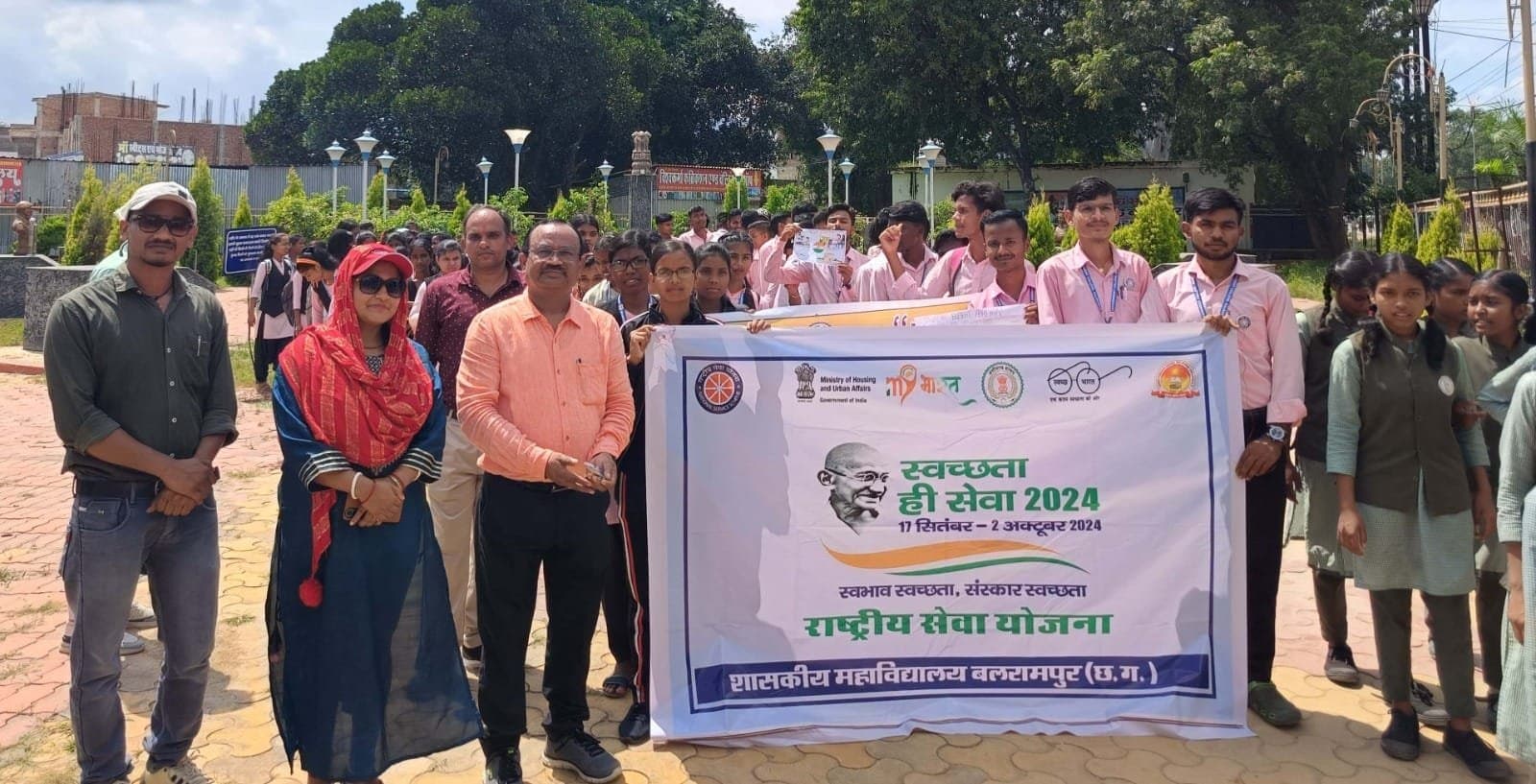 शहर को स्वच्छ बनाने के लिए छात्रों की पहल स्वभाव स्वच्छता, संस्कार स्वच्छता के थीम पर निकाली रैली