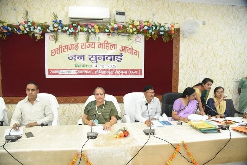 हत्या और पुलिस कस्टडी में आवेदिका के साथ मारपीट वाले दोनों मामलों में महिला आयोग की अध्यक्ष ने प्रकरण की जांच करके 15 दिनों में रिपोर्ट देने सरगुजा आईजी एवं एसपी को लिखा पत्र