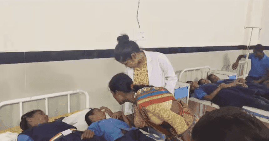 Gariyaband News : बच्चों के जान से खिलवाड़ मध्यान्ह भोजन के दाल में मिली छिपकली, खाने के बाद 23 बच्चों की बिगड़ी तबीयत