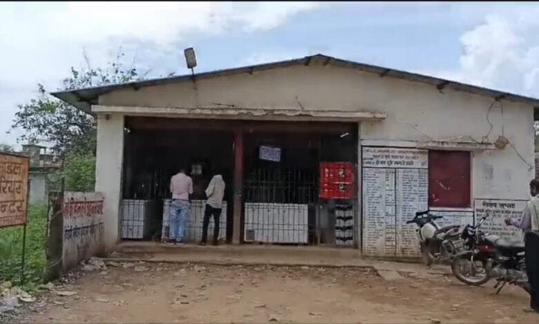 Ambikapur : शराब दुकान हटाने को लेकर स्थानीय लोगों ने किया था प्रदर्शन..अब मांग होगी पूरी....पढ़े पूरी खबर