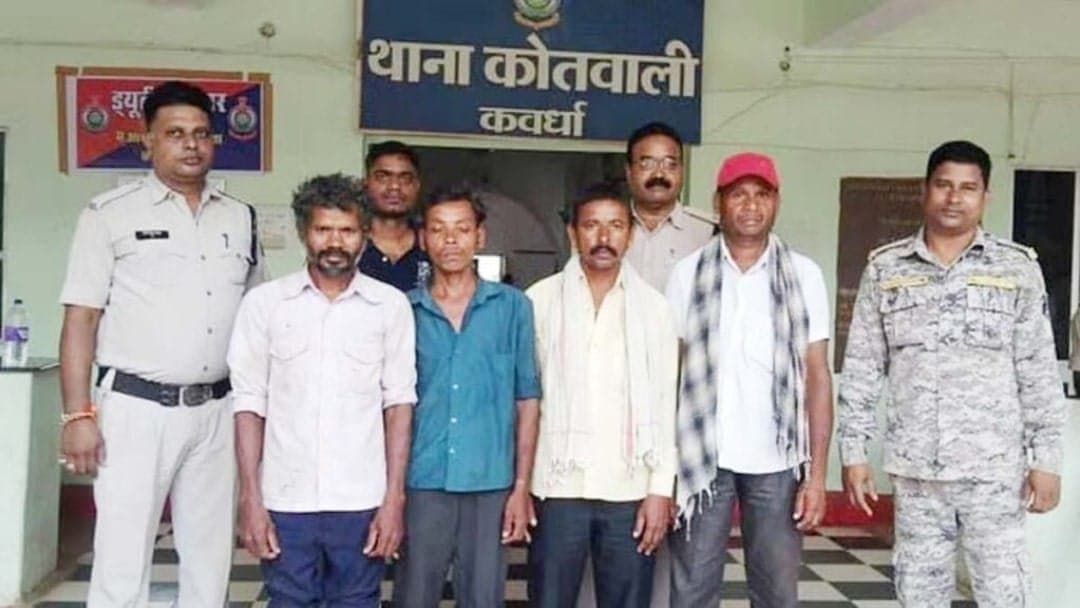 गौ तस्कर चढ़ा पुलिस के हत्ते : अब गाड़ी से नहीं ऐसे ले जाते हैं बूचड़खाने, चार आरोपी गिरफ्तार। ...पढ़े पूरी खबर