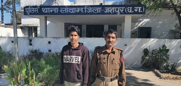 Breaking Jashpur:- बच्चों से जुड़ी अश्लील वीडियो एवं फोटो को सोशल मीडिया में अपलोड करने वाला आरोपी असामुल हक गिरफ्तार….पढ़े पुरी खबर..…