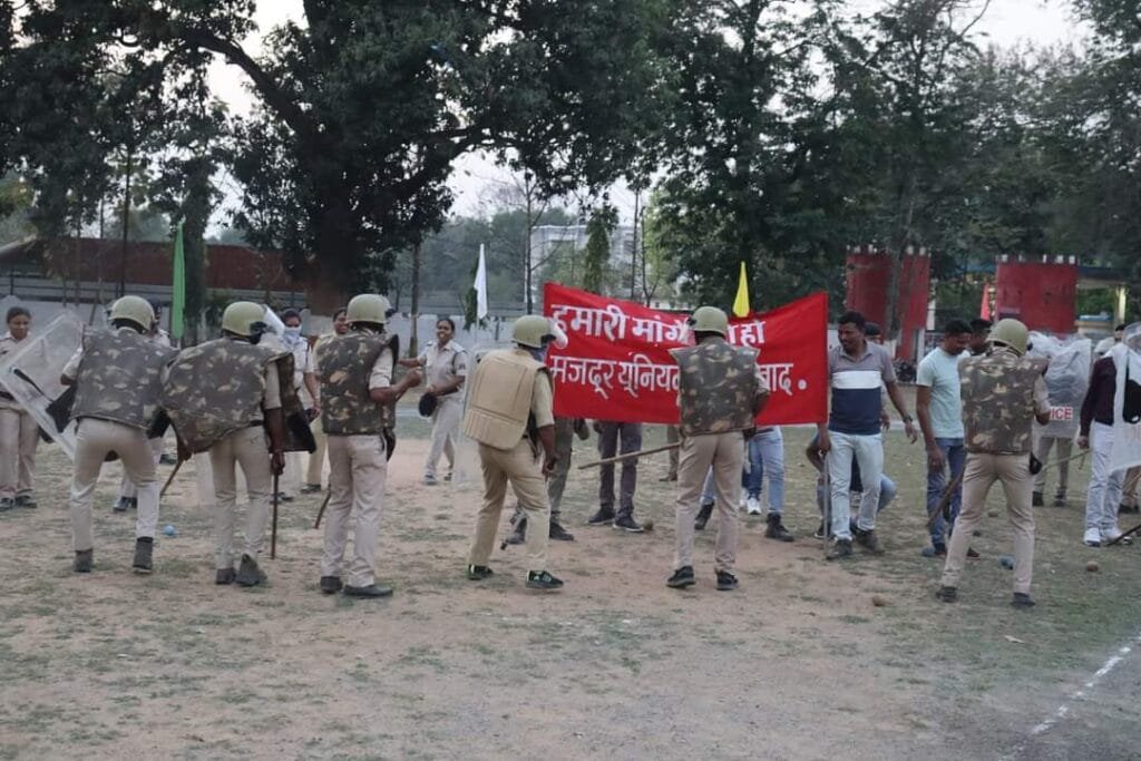 Surguja Police 🚨स्तिथि पर प्रभावी नियंत्रण हेतु किया गया बलवा मॉक ड्रिल।