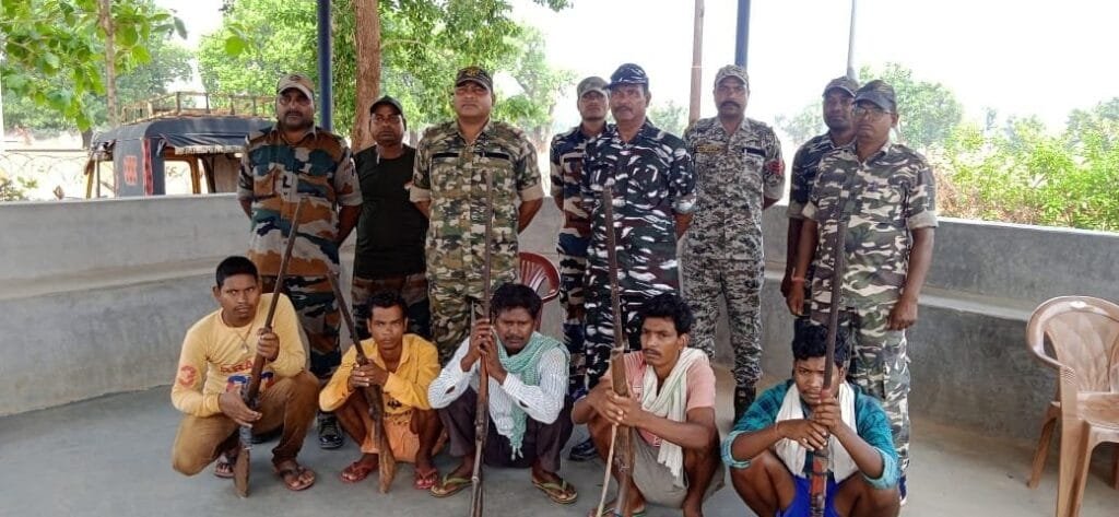 बलरामपुर पुलिस को मिली एक और बड़ी सफलता,,,पाँच नग भरमार बंदूक के साथ पाँच आरोपी गिरफ्तार…