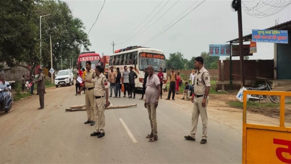 Ambikapur News :अनियंत्रित मोटरसाइकिल खंबे में टकराने से, 6घंटे बिजली रही गुल,पड़े पूरी खबर