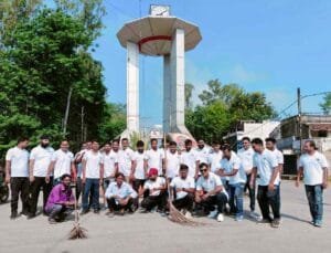 Ambikapur News :  स्वछता दिवस के अवसर पर सरगुजा फोटोग्राफर संघ के द्वारा गांधी चौक से घड़ी चौक तक साफ़ सफ़ाई  कर रैली निकाली गई और स्वच्छता के लिए जागरूक किया गया