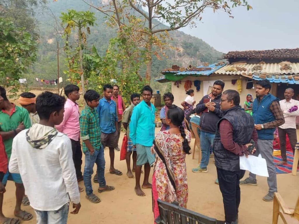 पीएम जनमन योजना के तहत पीवीटीजी बसाहटों में घर घर जाकर अधिकारी कर रहे सघन सर्वे, पहाड़ी कोरवा परिवारों ने उत्साह से किया स्वागत 10 से ज्यादा योजनाओं का लाभ लेकर पीवीटीजी समुदाय जुड़ेंगे मुख्यधारा से