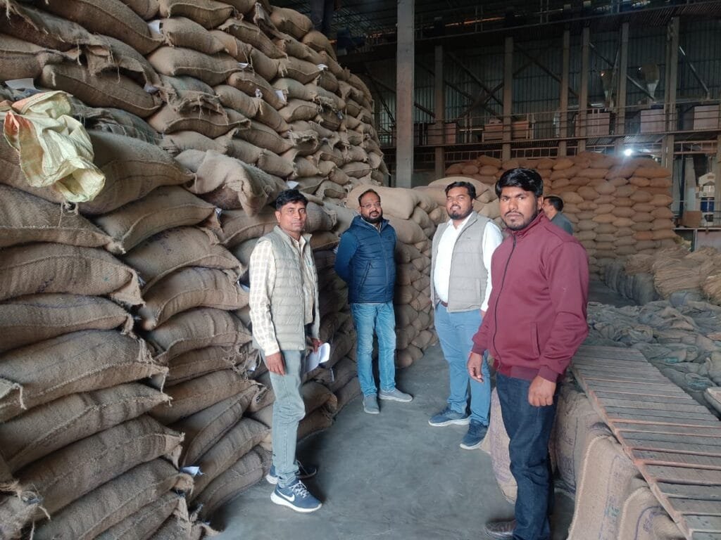 प्रशासन की कार्रवाई, राइस मिल द्वारा धान उठाव की तुलना में जमा किए चावल की मात्रा कम, धान के भौतिक सत्यापन में 9522 क्विंटल धान मिला कम औचक निरीक्षण कर टीम ने 1.59 करोड़ कीमत का जब्त किया 3385 क्विंटल चावल और 1152 क्विंटल धान