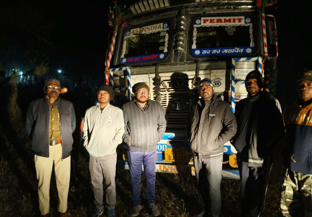 संयुक्त टीम की विभिन्न कार्यवाही में अवैध रूप से भण्डारित एवं परिवहन किये जा रहे 1142 बोरी धान जब्त अवैध धान के परिवहन एवं भण्डारण पर की जा रही कड़ी कार्यवाही