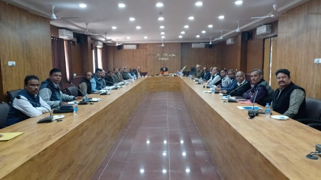 संभागायुक्त ने ली समस्त संभागीय अधिकारियों की बैठक, दी नववर्ष की शुभकामनाएं नए वर्ष में नई ऊर्जा और उत्साह के साथ अपने दायित्वों का निर्वहन करें – संभागायुक्त श्रीमती शिखा