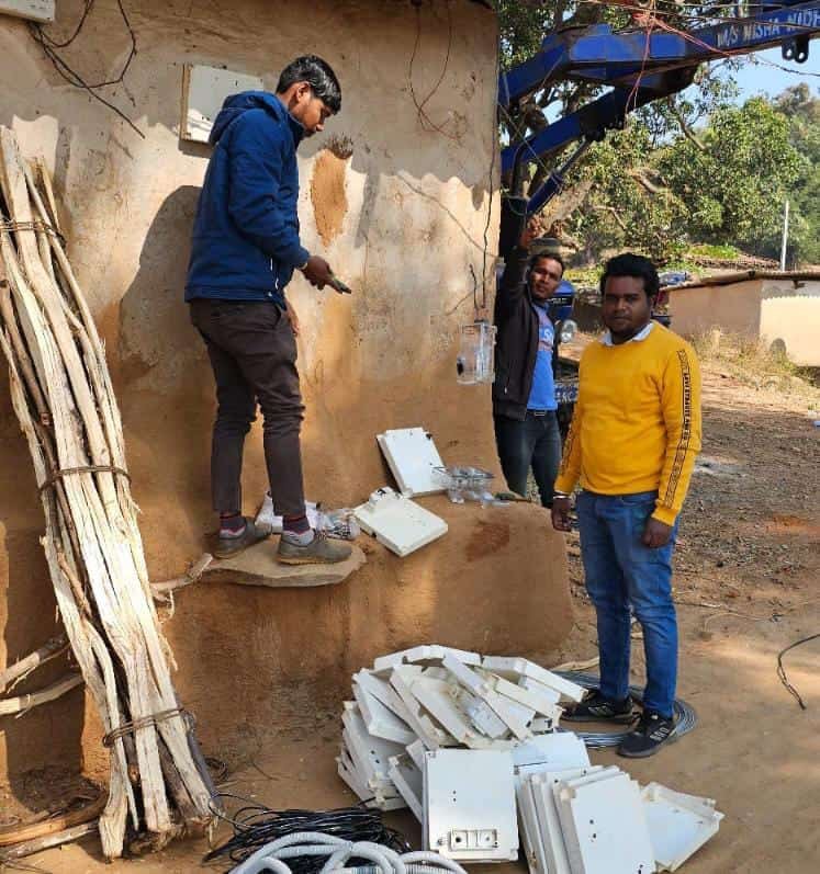 पीएम जनमन योजनाः रोशन हो रहे जिले के 558 पहाड़ी कोरवा परिवार, विद्युतीकरण हेतु कुल 4.80 करोड़ रुपए के 32 वितरण ट्रांसफार्मर की मिली स्वीकृति