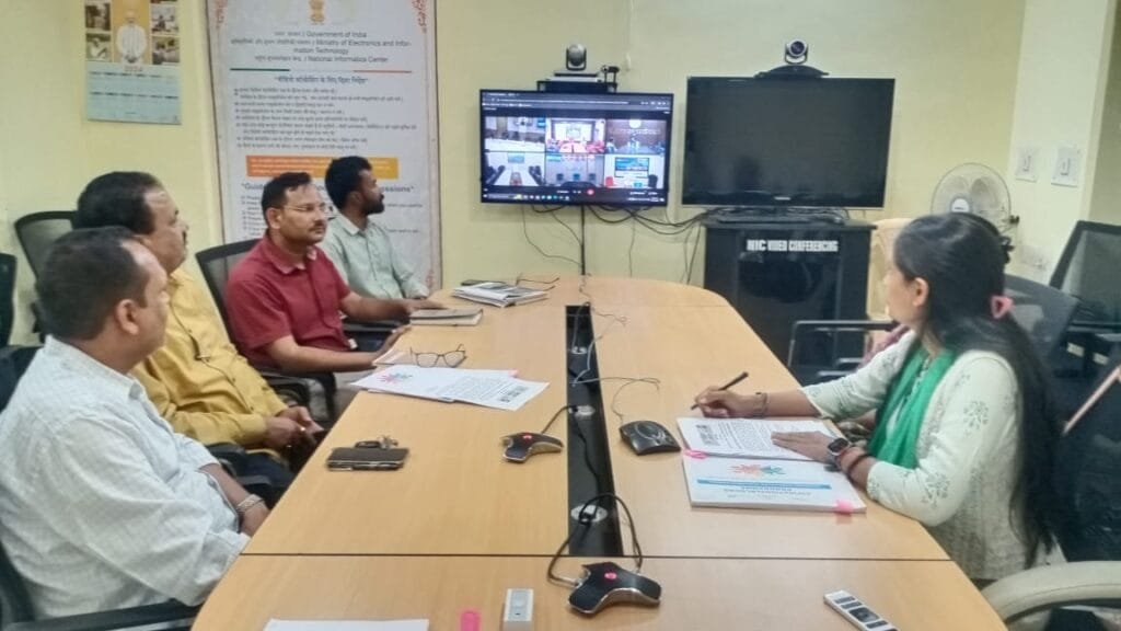 आकांक्षी ब्लॉक कार्यक्रम के अंतर्गत नीति आयोग ने वोकल फॉर लोकल पहल के अंतर्गत “आकांक्षा“ लोगो का किया अनावरण