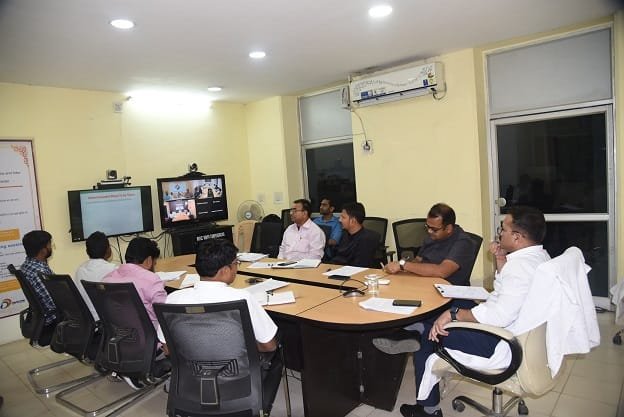 मुख्य निर्वाचन पदाधिकारी ने वीडियो कान्फ्रेंसिंग के माध्यम से कलेक्टर्स की ली बैठक