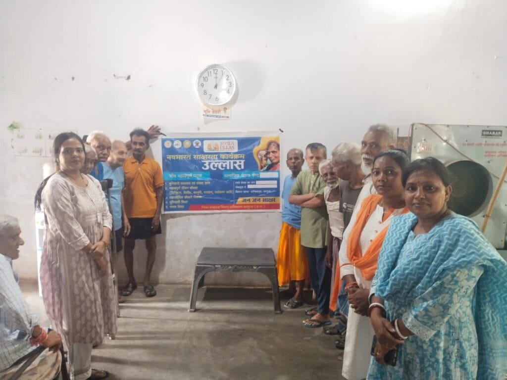 वृद्धाश्रम में वृद्धजनों से मुलाकात कर साक्षरता हेतु किया गया जागरूक, जल्द शुरू होंगी कक्षाएं