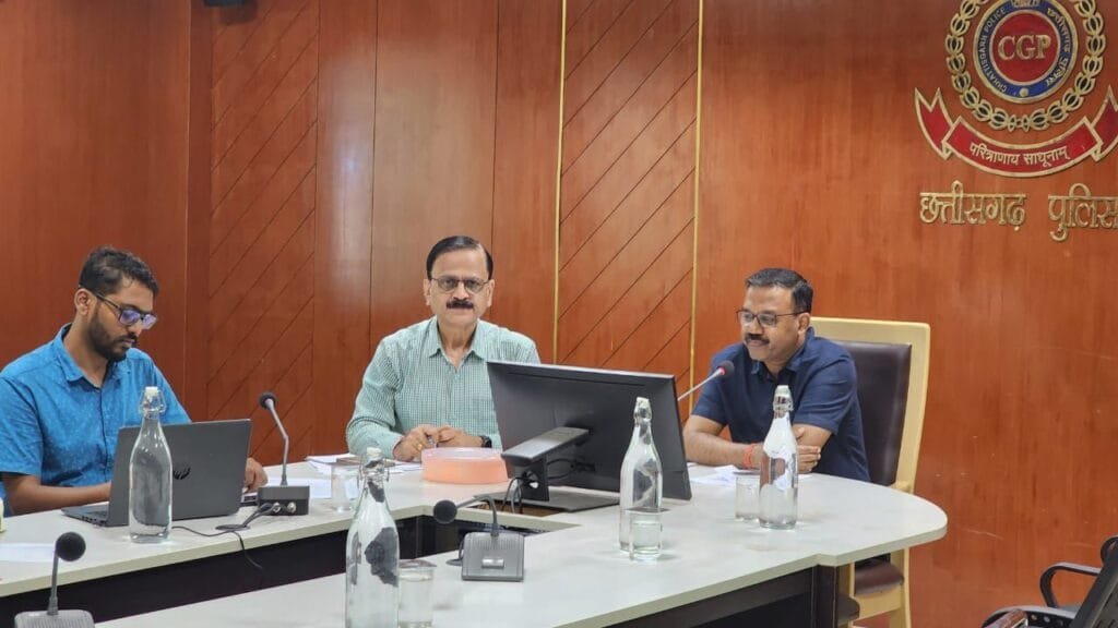 अतिरिक्त पुलिस महानिदेशक (यातायात) श्री प्रदीप गुप्ता एवं सहायक पुलिस महानिरीक्षक (यातायात) द्वारा ली गई वर्चुअल समीक्षा बैठक।